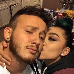 Meet your Posher, Uriel m